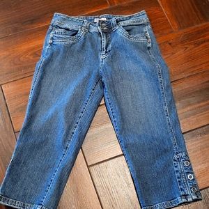 Faded Glory Stretch Capris Size 8